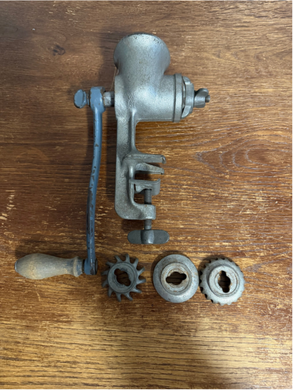 Vintage WARD’S Hand Crank Meat Grinder Food Chopper 3 Plates Wood Handle USA